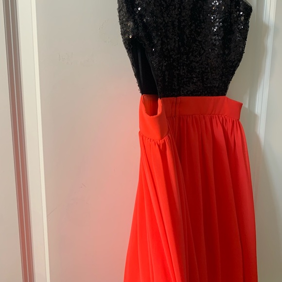 Black and red sparkly party dress - Picture 3 of 4